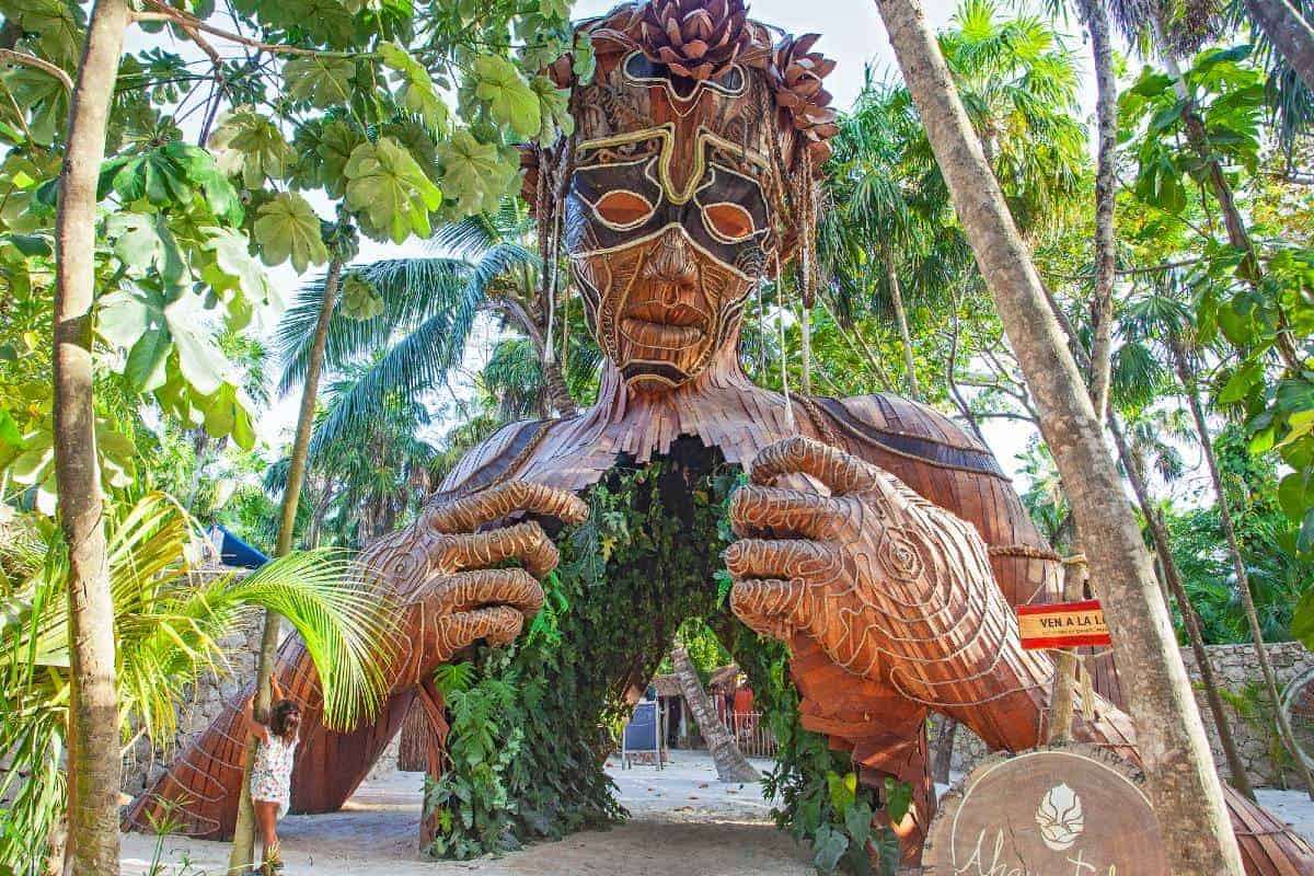 Ven a la Luz scultura Tulum